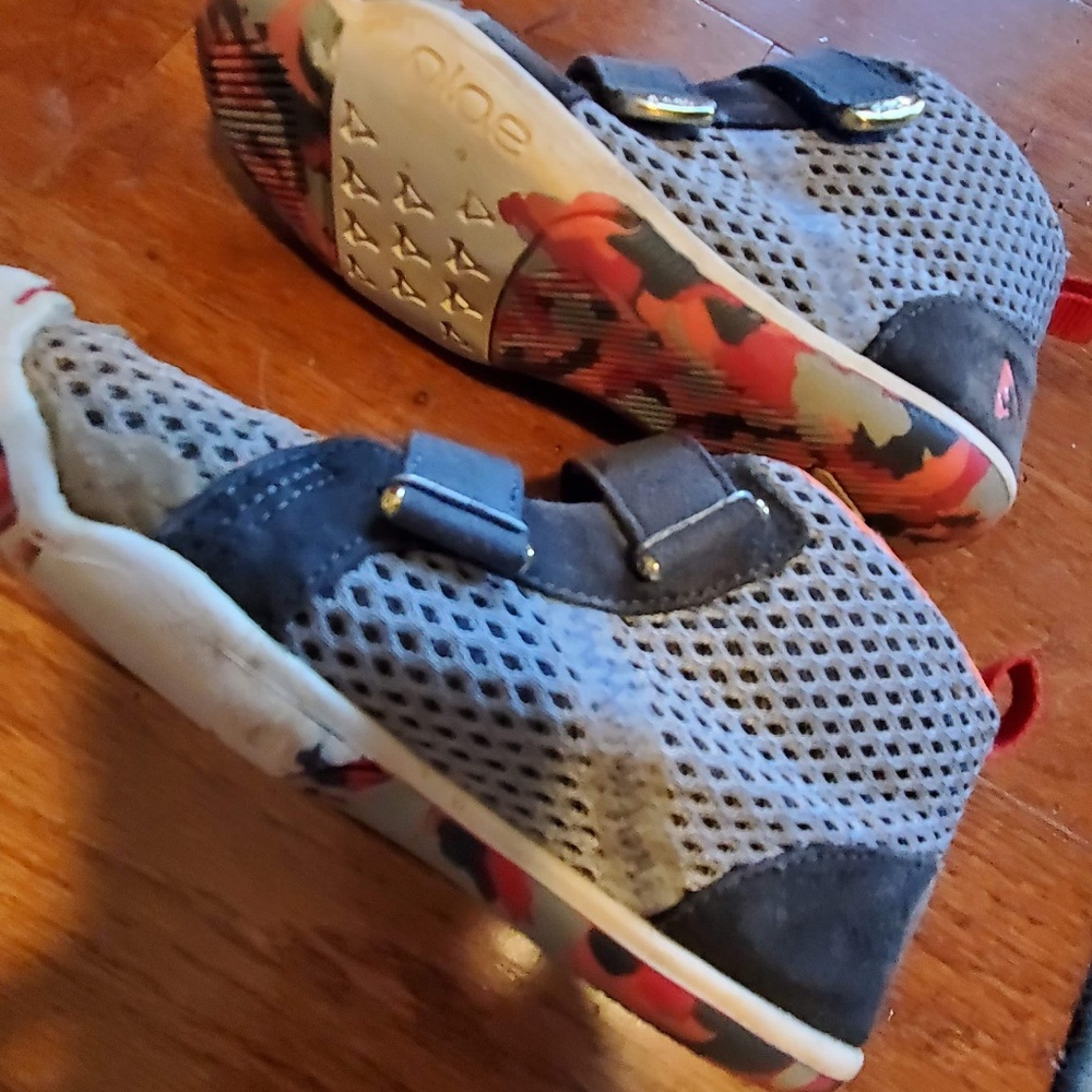 PLAE brand Max Hi Top mesh upper gray Boys shoe size 12.5 Youth-little wear